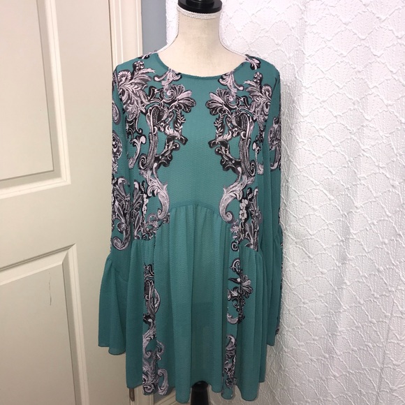 Free People Dresses & Skirts - Free People Symphony Printed Bell Sleeve Dress